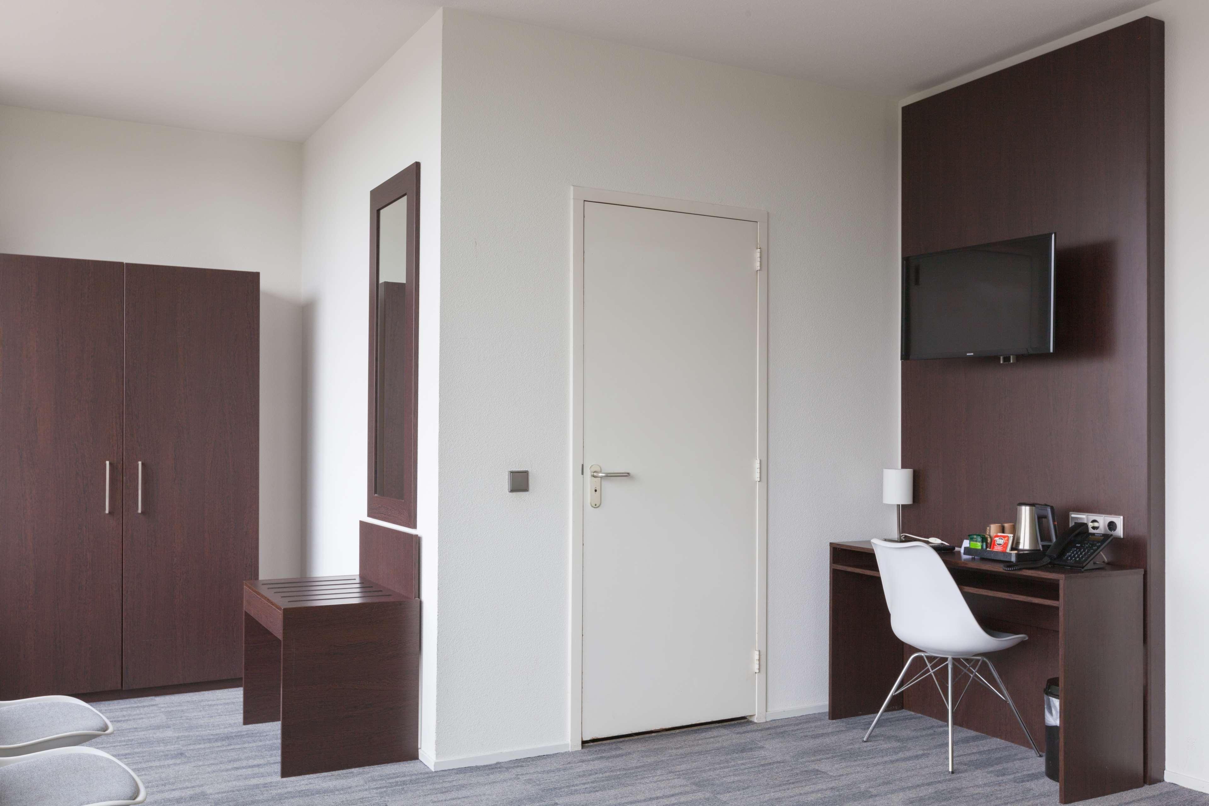 Western Airport & Conference Center 3*