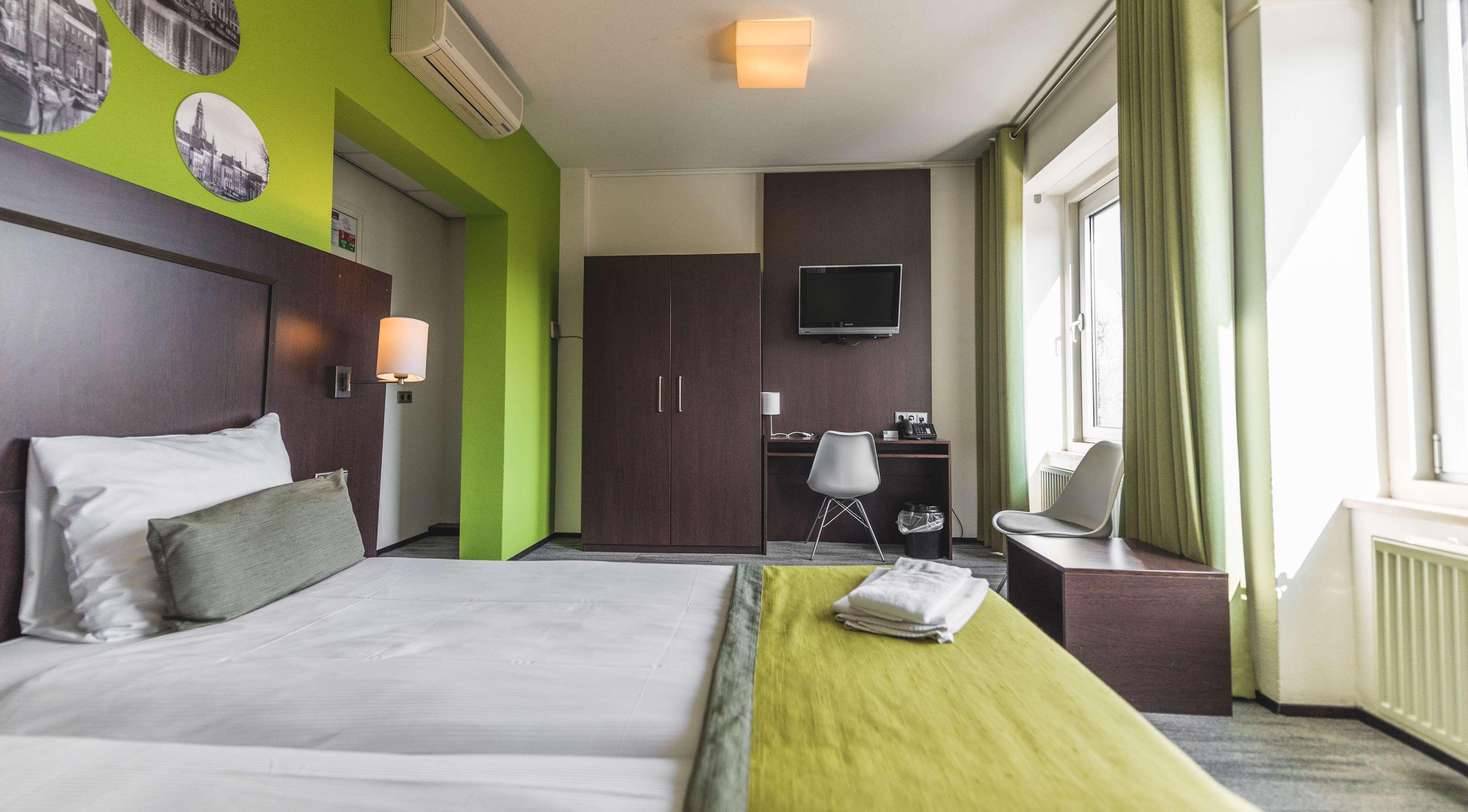 Western Airport & Conference Center Hotel