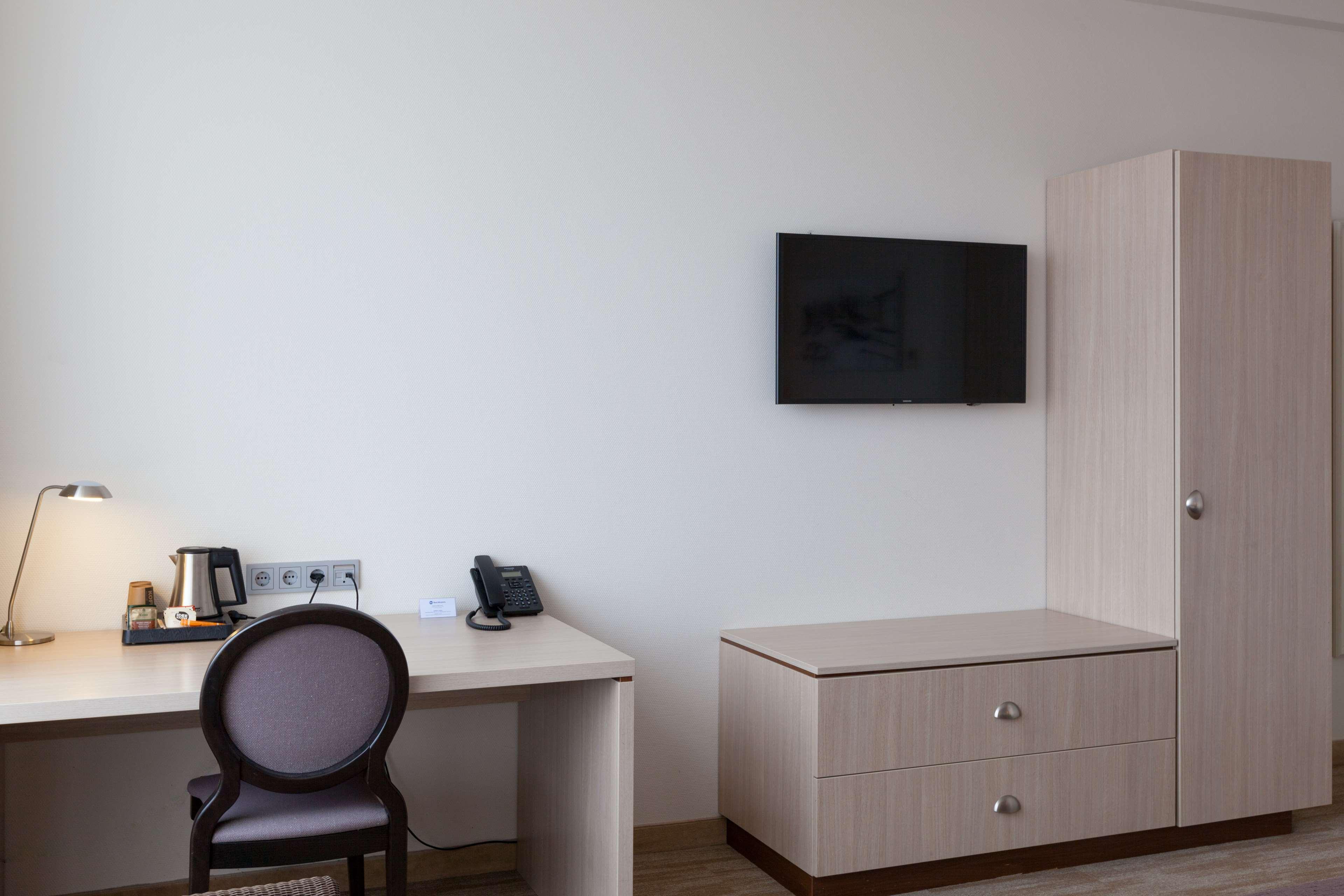 Western Airport & Conference Center Hotel 3*