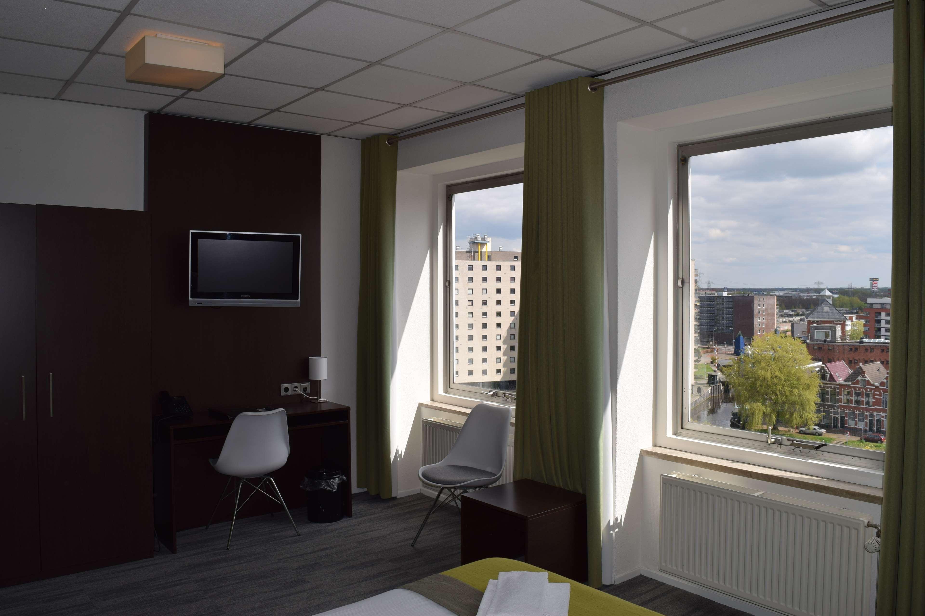 Western Airport & Conference Center 3*