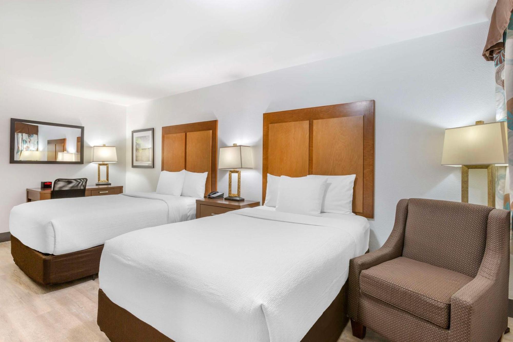 Western Airport & Conference Center Hotel 3*