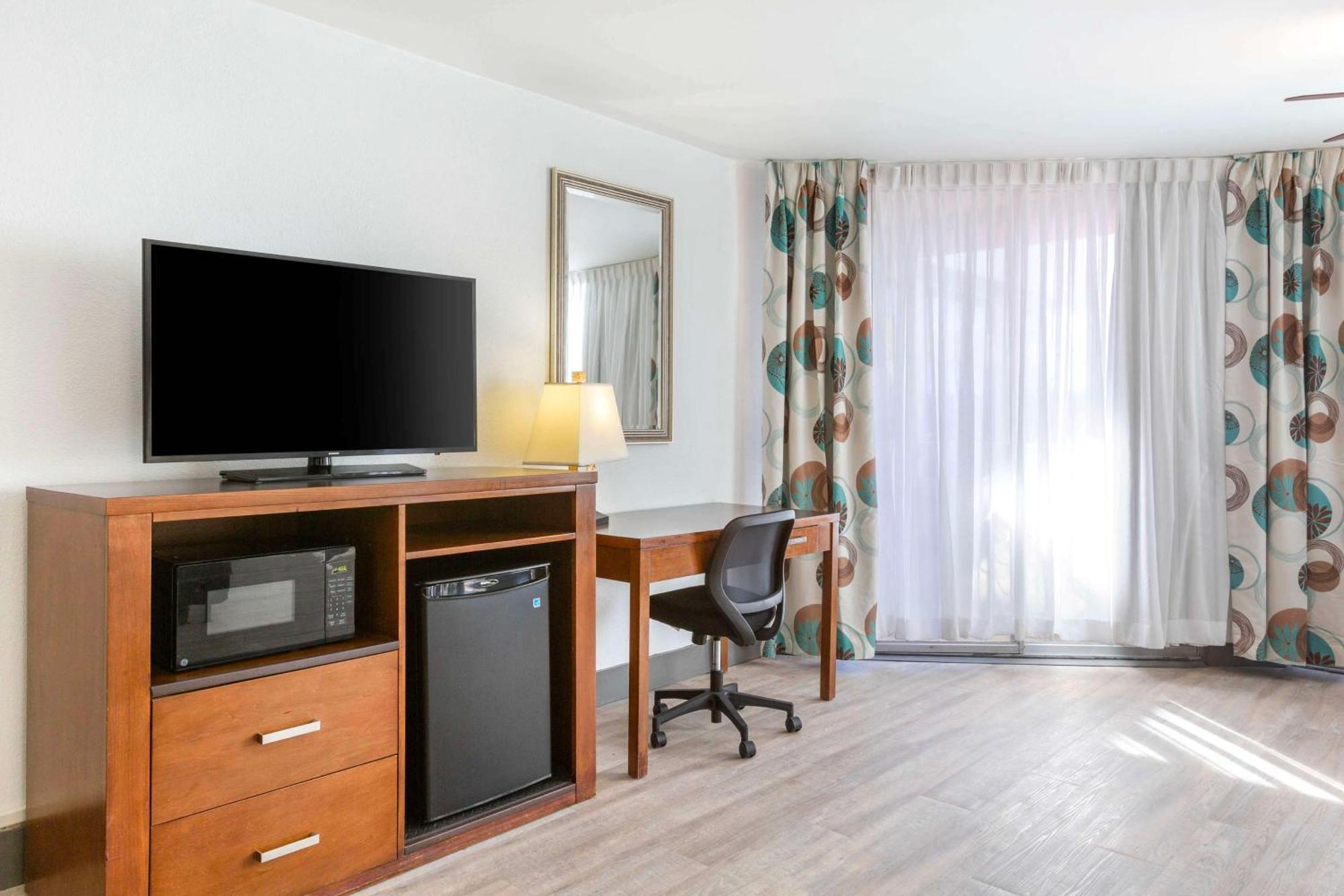 Hotel Western Airport & Conference Center