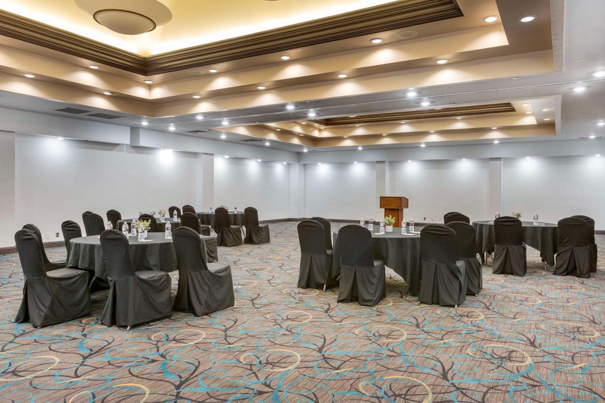 Hotel Western Airport & Conference Center